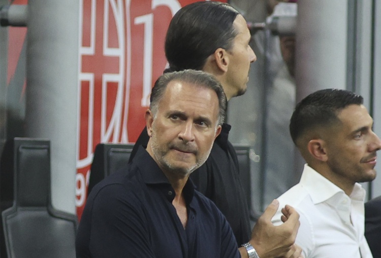 500彩票网平台-米体:米兰老板卡迪纳莱与管理层和囧叔会面,他上次回米兰是前年